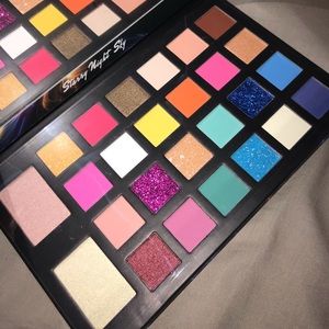 Eyeshadow and highlight palette
